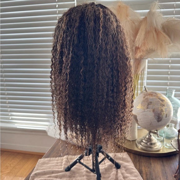 18 inch custom highlighted kinky curly wig| blonde highlight curly wig - Picture 8 of 9